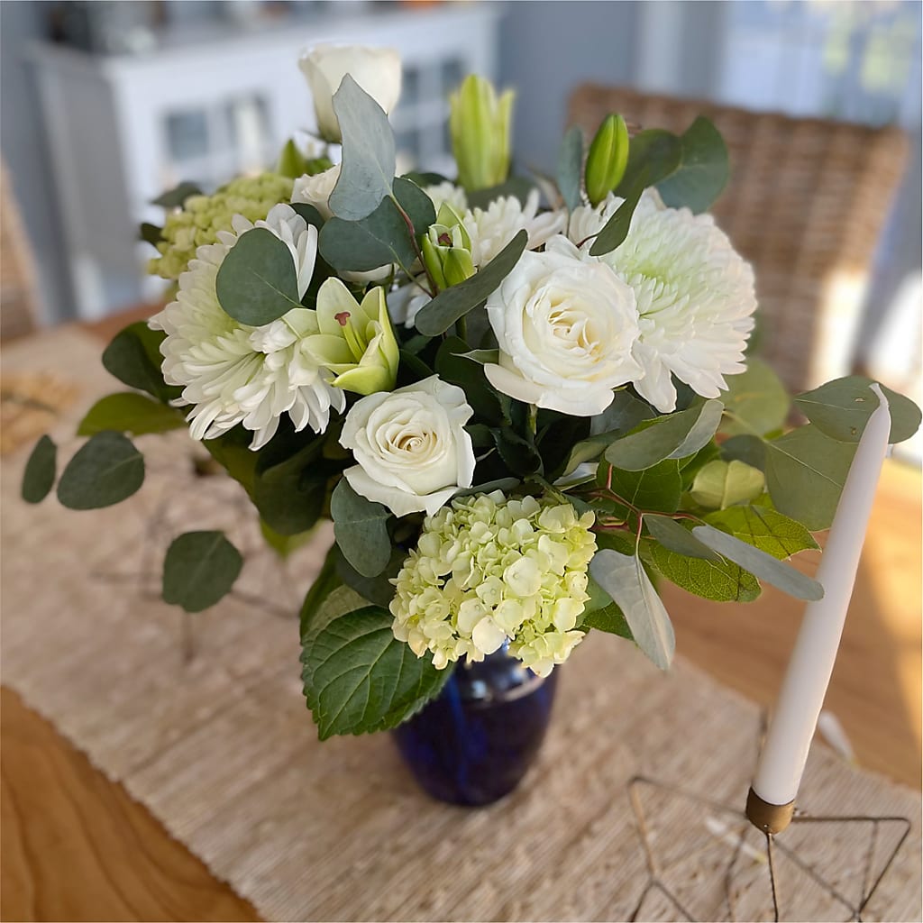 Snowy Dreams Bouquet –  Acacia Flower Shop Inc, Orangeburg SC
